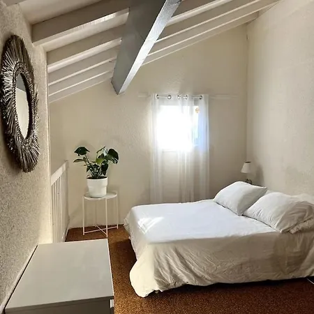 Apartment Patio A 500m De La Plage In Le Penon
